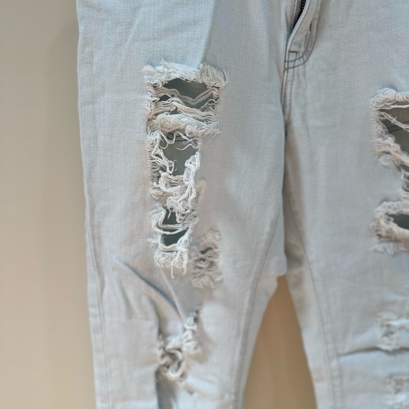 Distressed jeans - Picture 4 of 7